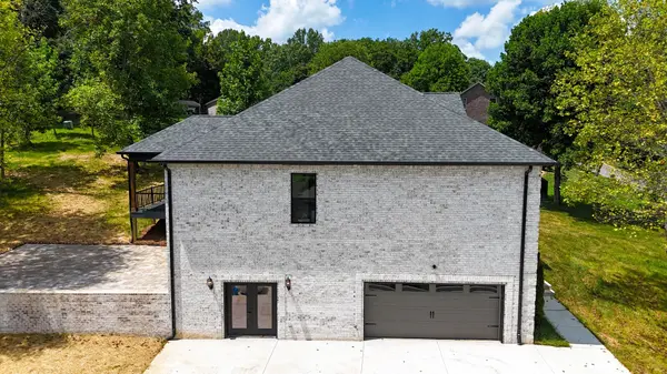 1008 Sweet Oak Ridge, Hendersonville, TN 37075
