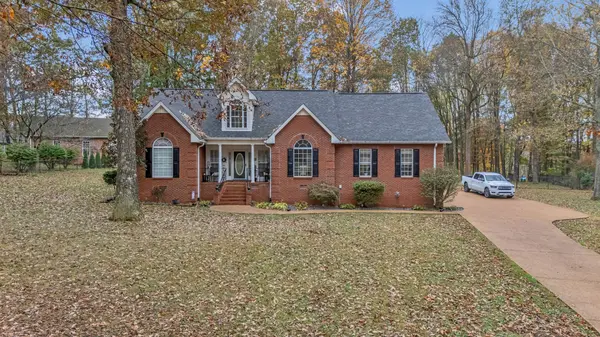 324 Spring Valley Dr, Cottontown, TN 37048