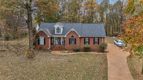 324 Spring Valley Dr, Cottontown, TN 37048