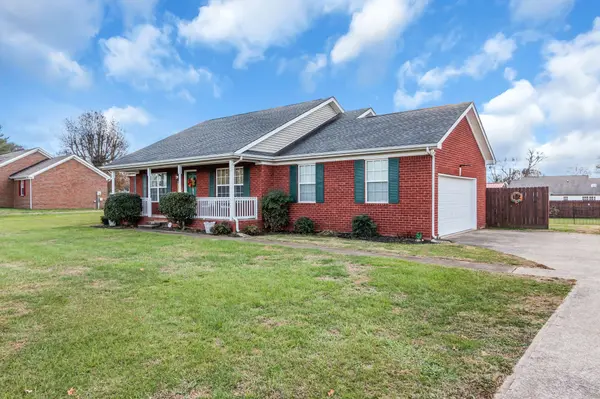717 Redwood Cir, Columbia, TN 38401