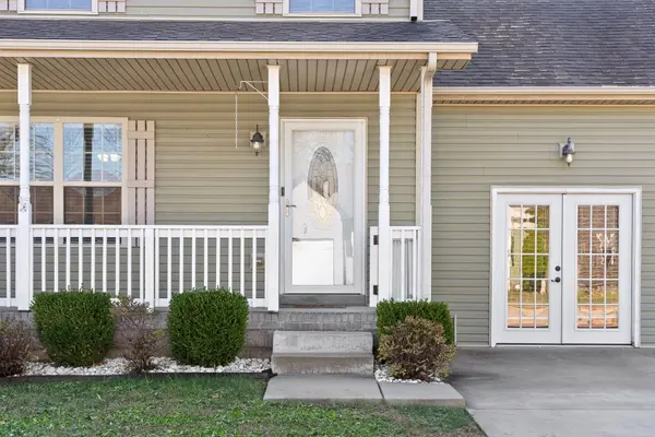 555 Falkland Cir, Clarksville, TN 37042