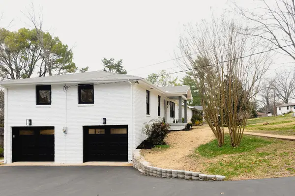 5111 Greentree Dr, Nashville, TN 37211