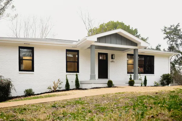 5111 Greentree Dr, Nashville, TN 37211