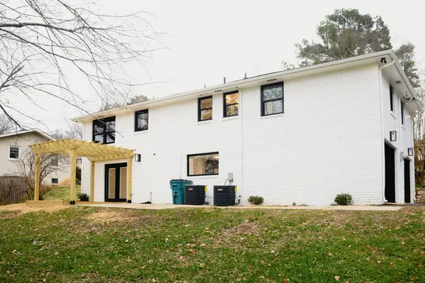 5111 Greentree Dr, Nashville, TN 37211