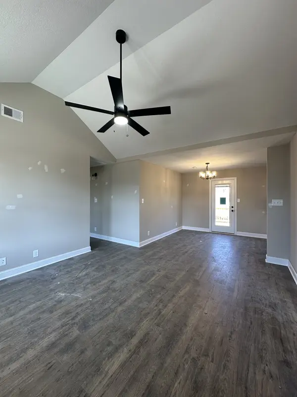 106 Sidney Ct, Oak Grove, KY 42262