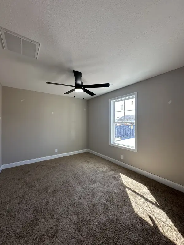 106 Sidney Ct, Oak Grove, KY 42262