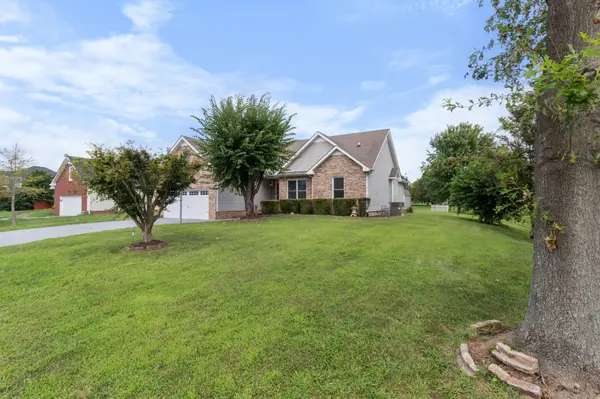 667 Stonewall Ln, Clarksville, TN 37040
