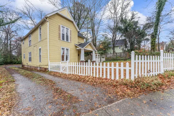 210 Mulberry Ave, Fayetteville, TN 37334