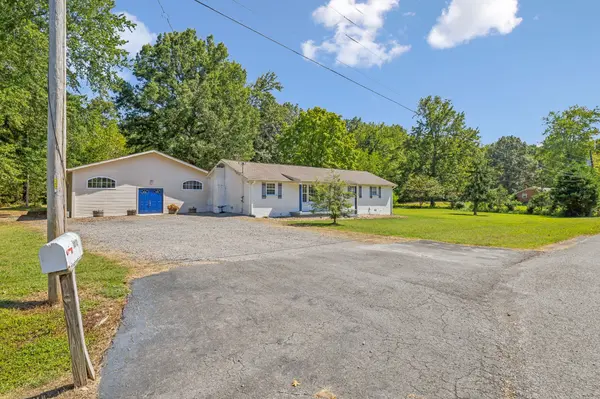 1012 Interstate Park Cir, Cedar Hill, TN 37032