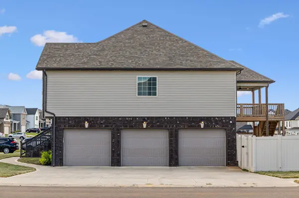 926 Isaac Dr, Clarksville, TN 37040