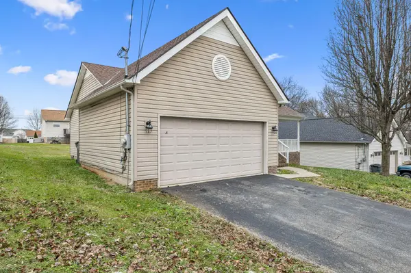 1803 Holdens Ct, Columbia, TN 38401