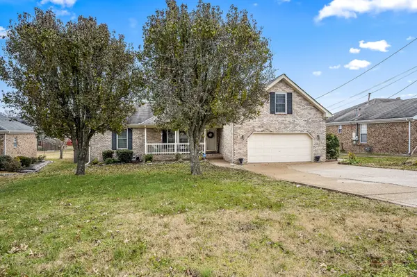 637 Woodburn Dr,  Smyrna,  TN 37167