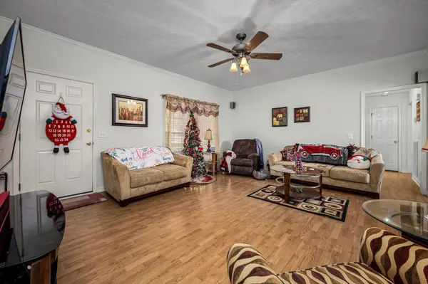 637 Woodburn Dr, Smyrna, TN 37167