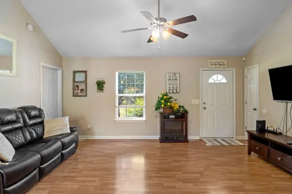 1033 Twin Creek Rd, Charlotte, TN 37036