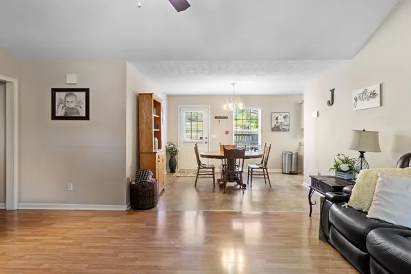 1033 Twin Creek Rd, Charlotte, TN 37036