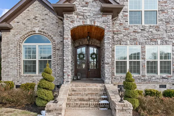 819 Stonebrook Dr, Lebanon, TN 37087