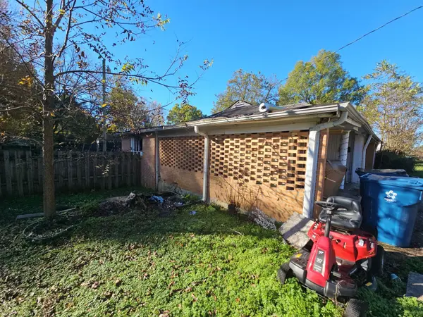 313 W 10th St, Trenton, TN 38382
