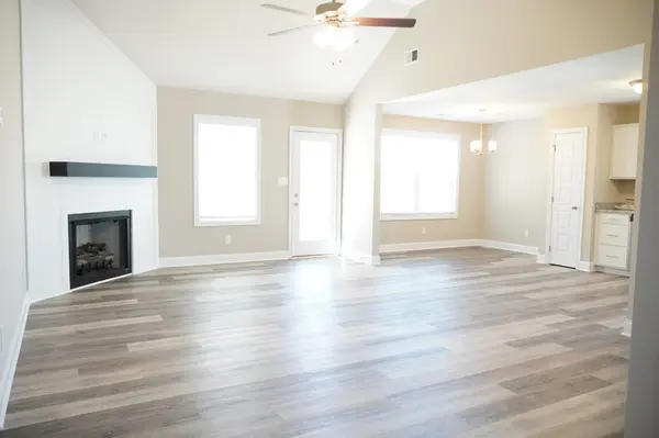 844 Lillian Grace Dr, Clarksville, TN 37043