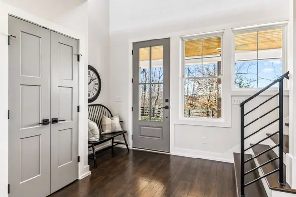 8425 Rolling Hills Dr, Nashville, TN 37221