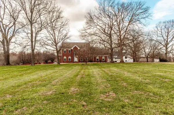 1024 Cherry Springs Dr, Cottontown, TN 37048
