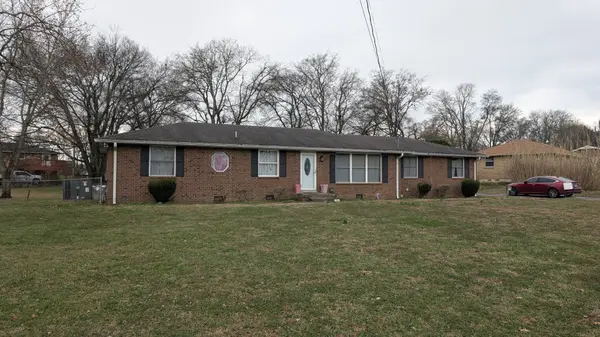 144 Wessington Pl, Hendersonville, TN 37075
