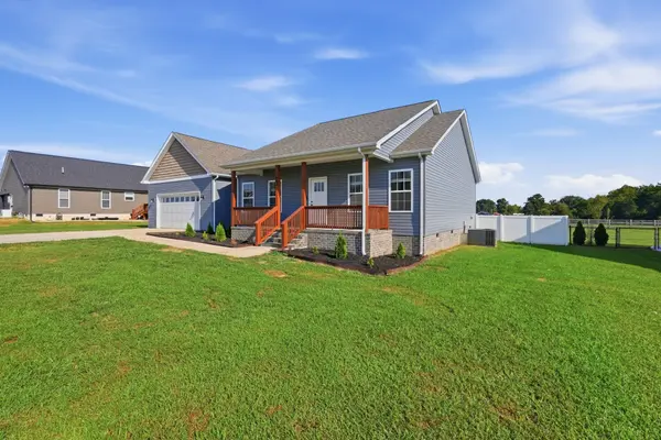 662 Clog Valley Dr, Sparta, TN 38583
