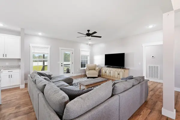 662 Clog Valley Dr, Sparta, TN 38583