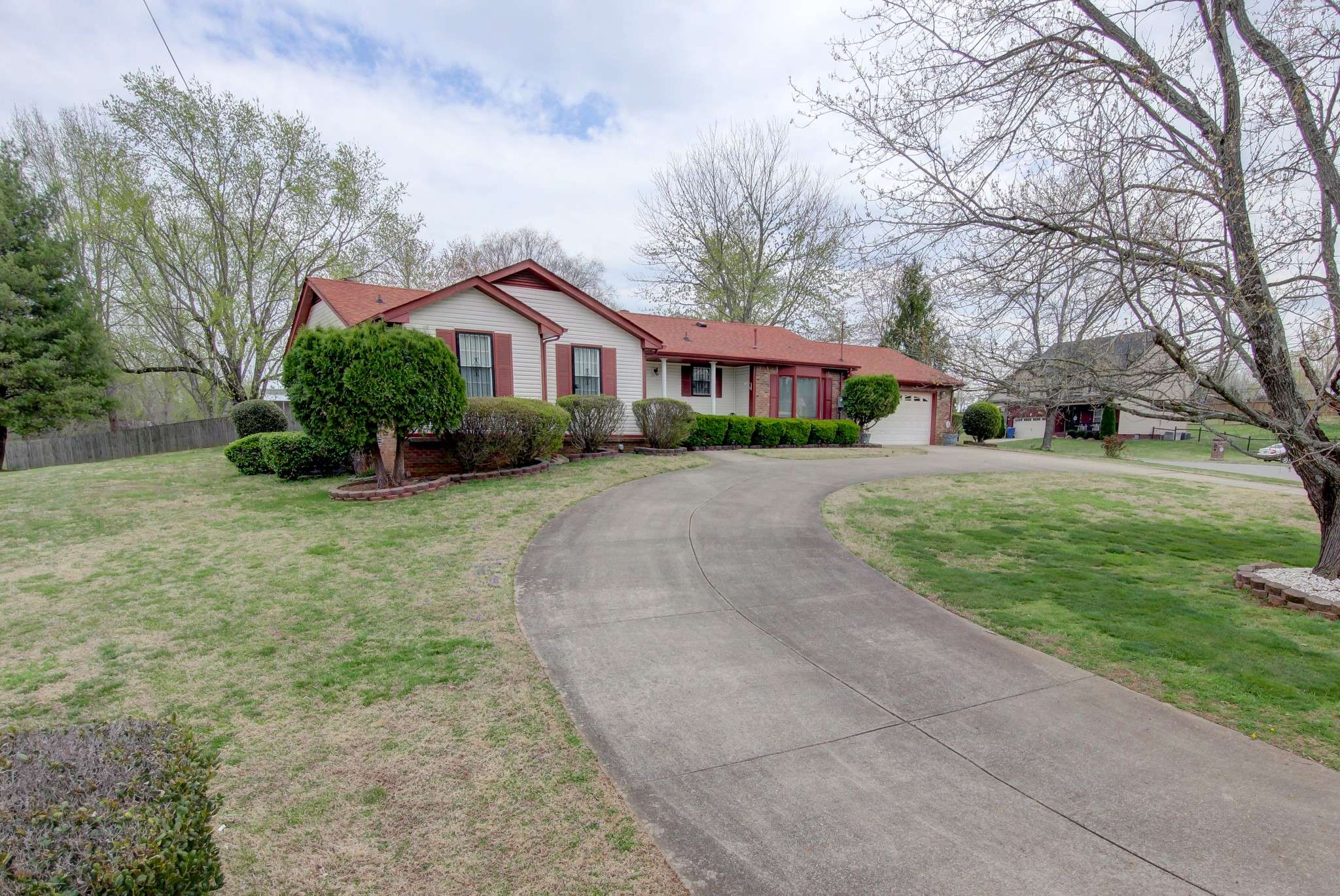 608 Glenstone Springs Dr, Clarksville, TN 37043