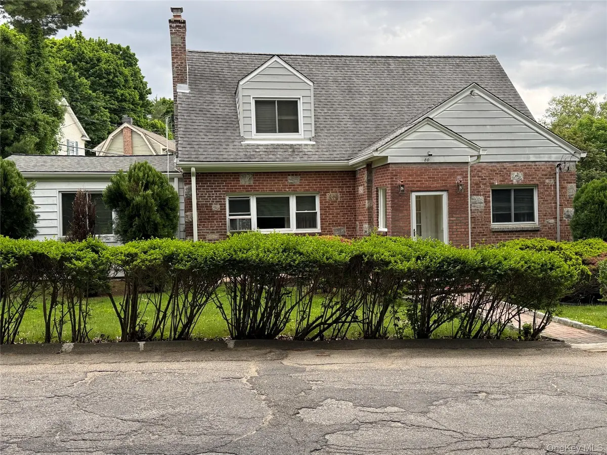 80 Roberts LN, Yonkers, NY 10701
