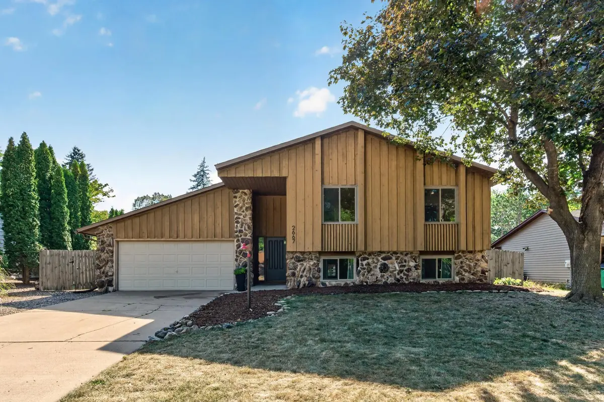 2667 Hawthorne LN, Stillwater, MN 55082