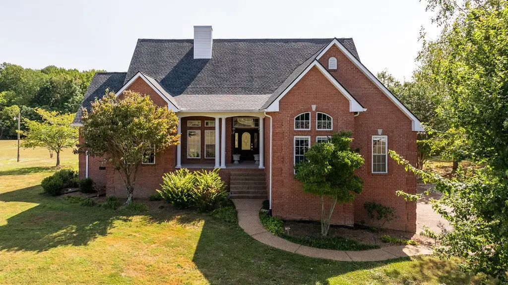 1040 Hoof and Paw Trl, Springfield, TN 37172