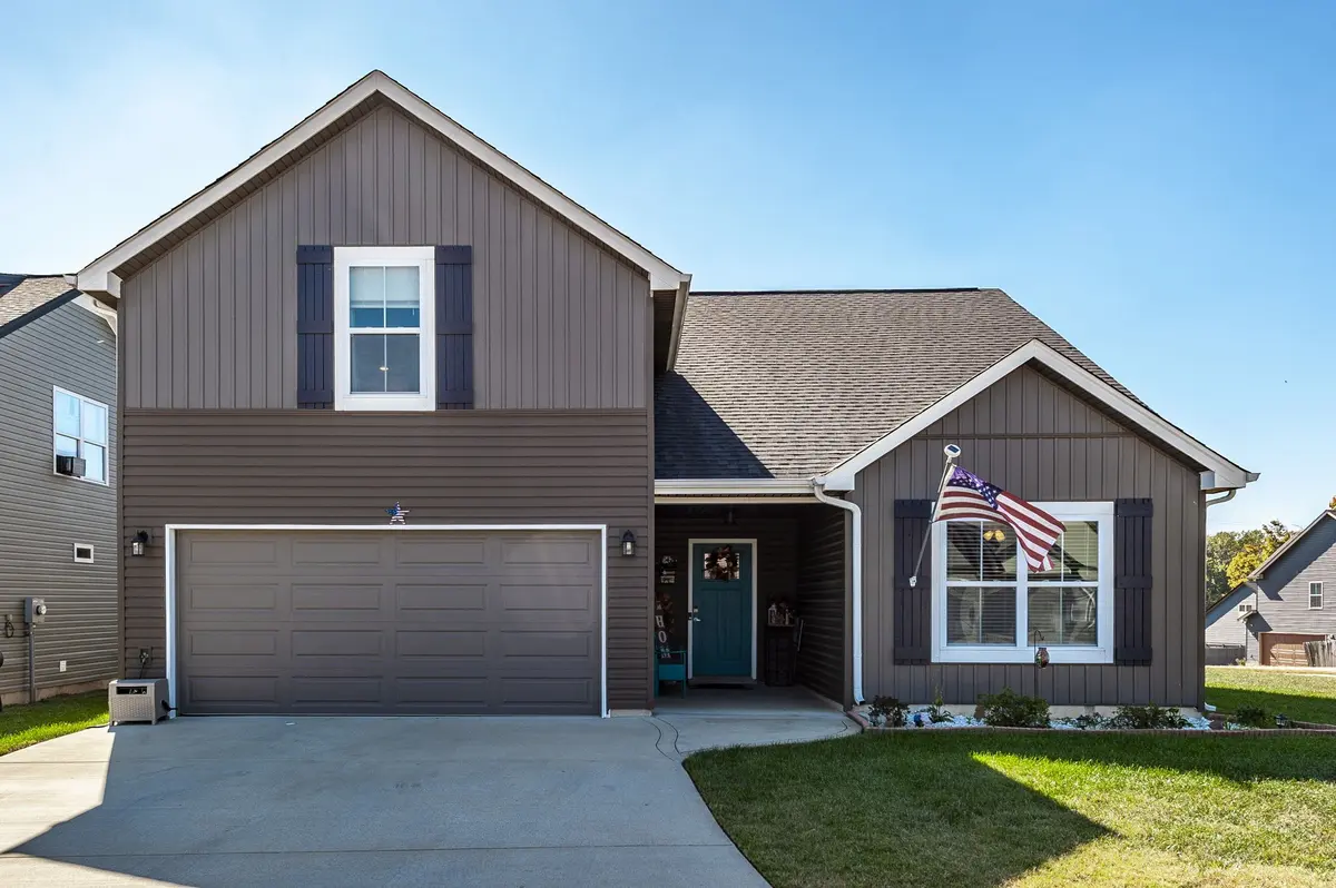 1150 Eagles Bluff Dr, Clarksville, TN 37040