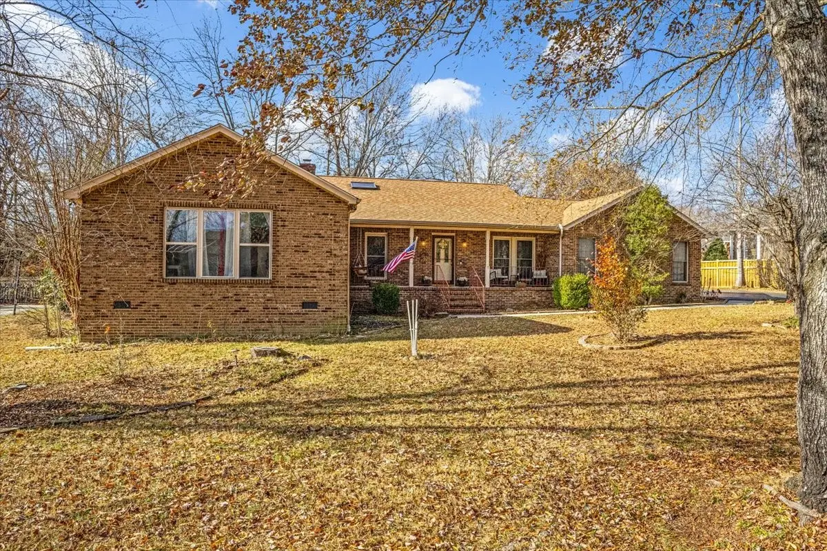 202 Provins Dr, Tullahoma, TN 37388