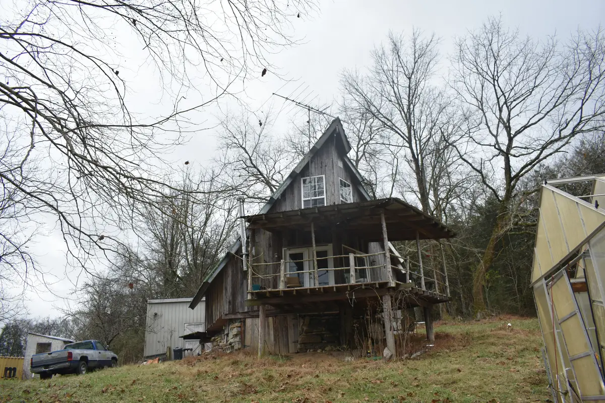 319 Enigma Rd, Chestnut Mound, TN 38552