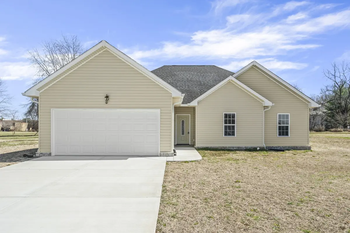 108 Red Bird Ave, Adairville, KY 42202