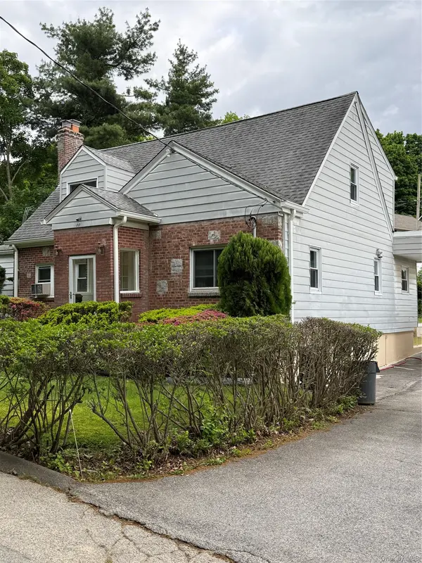 80 Roberts LN, Yonkers, NY 10701