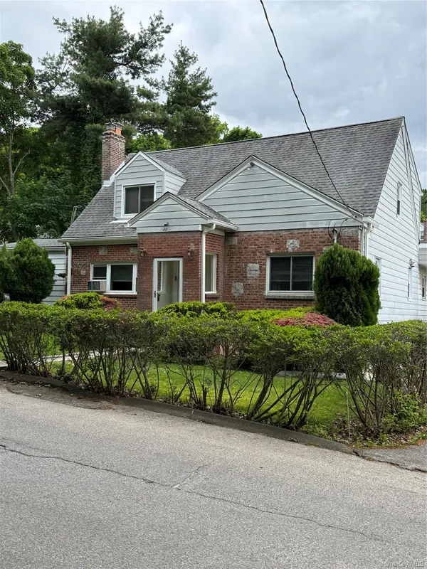 80 Roberts LN, Yonkers, NY 10701
