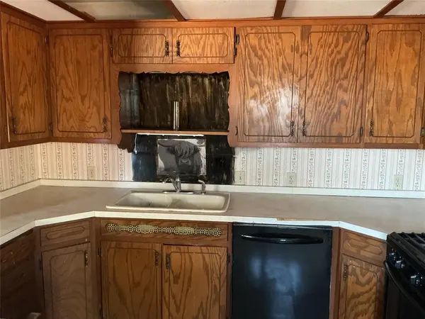 631 N 4th, Clinton, OK 73601