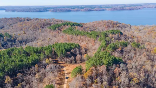 1495 River Ln, Waverly, TN 37185
