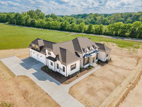 1000 Peyton Place, Columbia, TN 38401