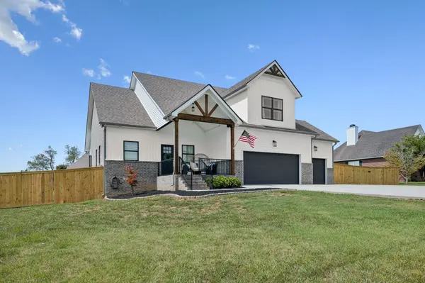 135 Stonegate Dr, Smithville, TN 37166