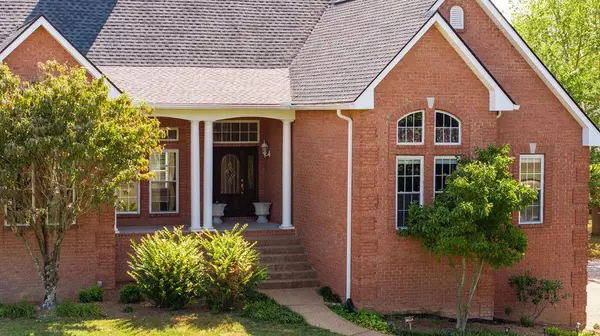 1040 Hoof and Paw Trl, Springfield, TN 37172