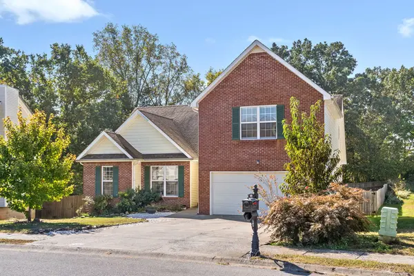 3495 Oak Creek Dr, Clarksville, TN 37040