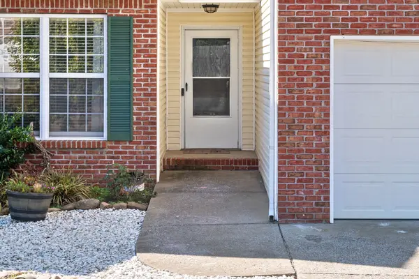 3495 Oak Creek Dr, Clarksville, TN 37040