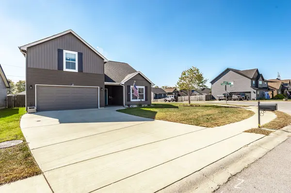 1150 Eagles Bluff Dr, Clarksville, TN 37040