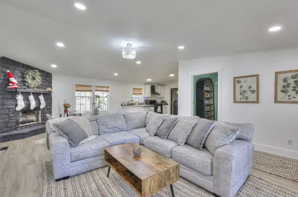 344 Osage Ln, Bradyville, TN 37026