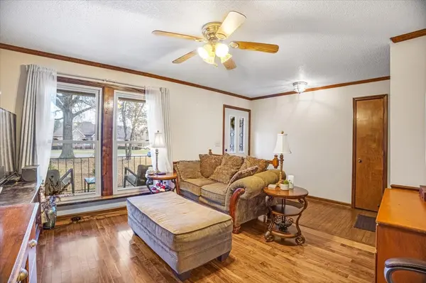 202 Provins Dr, Tullahoma, TN 37388