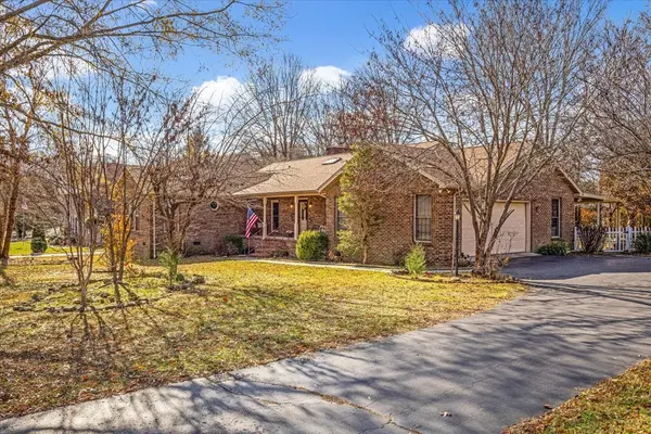 202 Provins Dr, Tullahoma, TN 37388