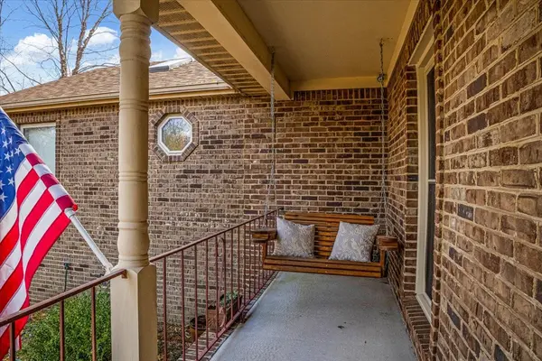 202 Provins Dr, Tullahoma, TN 37388