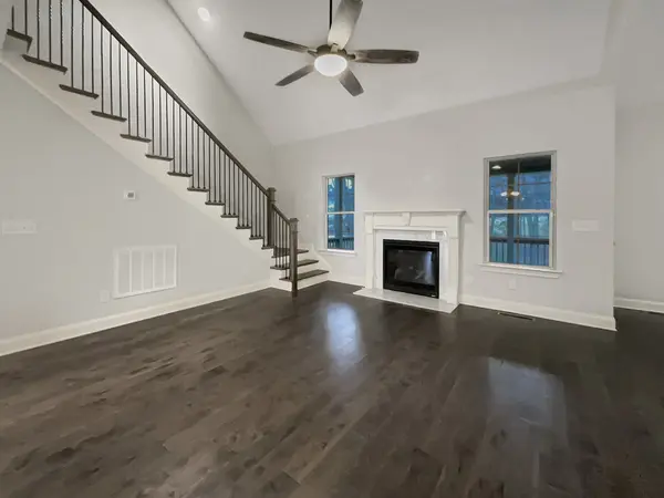 1755 Mayflower Dr, Columbia, TN 38401